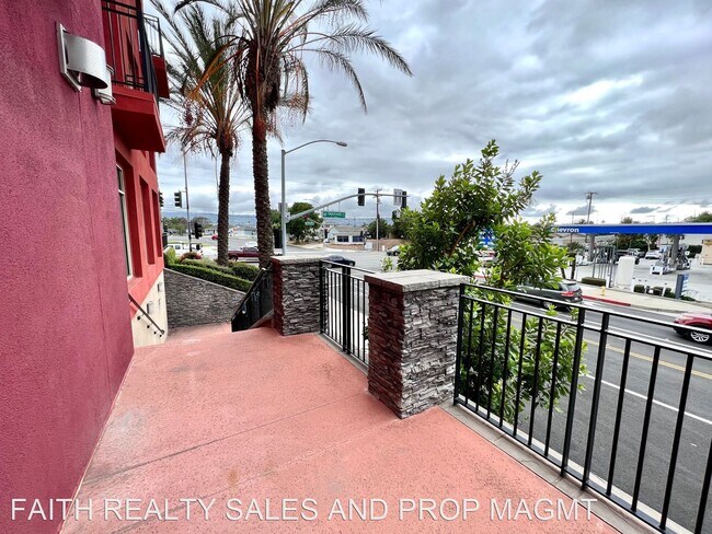 Building Photo - 1 br, 1 bath House - Cabrillo Senior Condo...