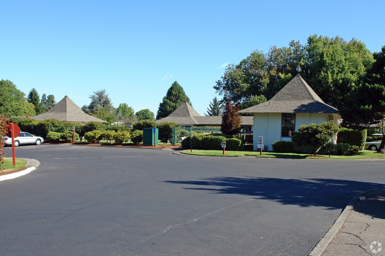 Primary Photo - 1501 N Hayden Island Dr