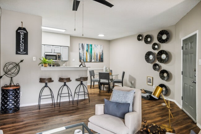 Espacio habitable único con estilo moderno - Collin Creek