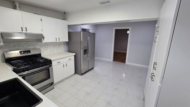 Foto del edificio - 5911 SW 6th St