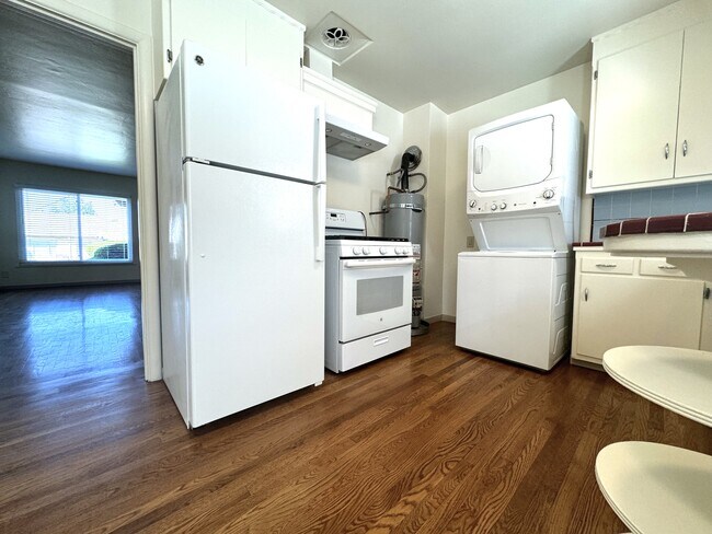 Foto del edificio - 6152 Overdale Ave