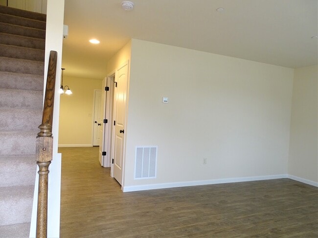 Building Photo - 609 Byler Cir