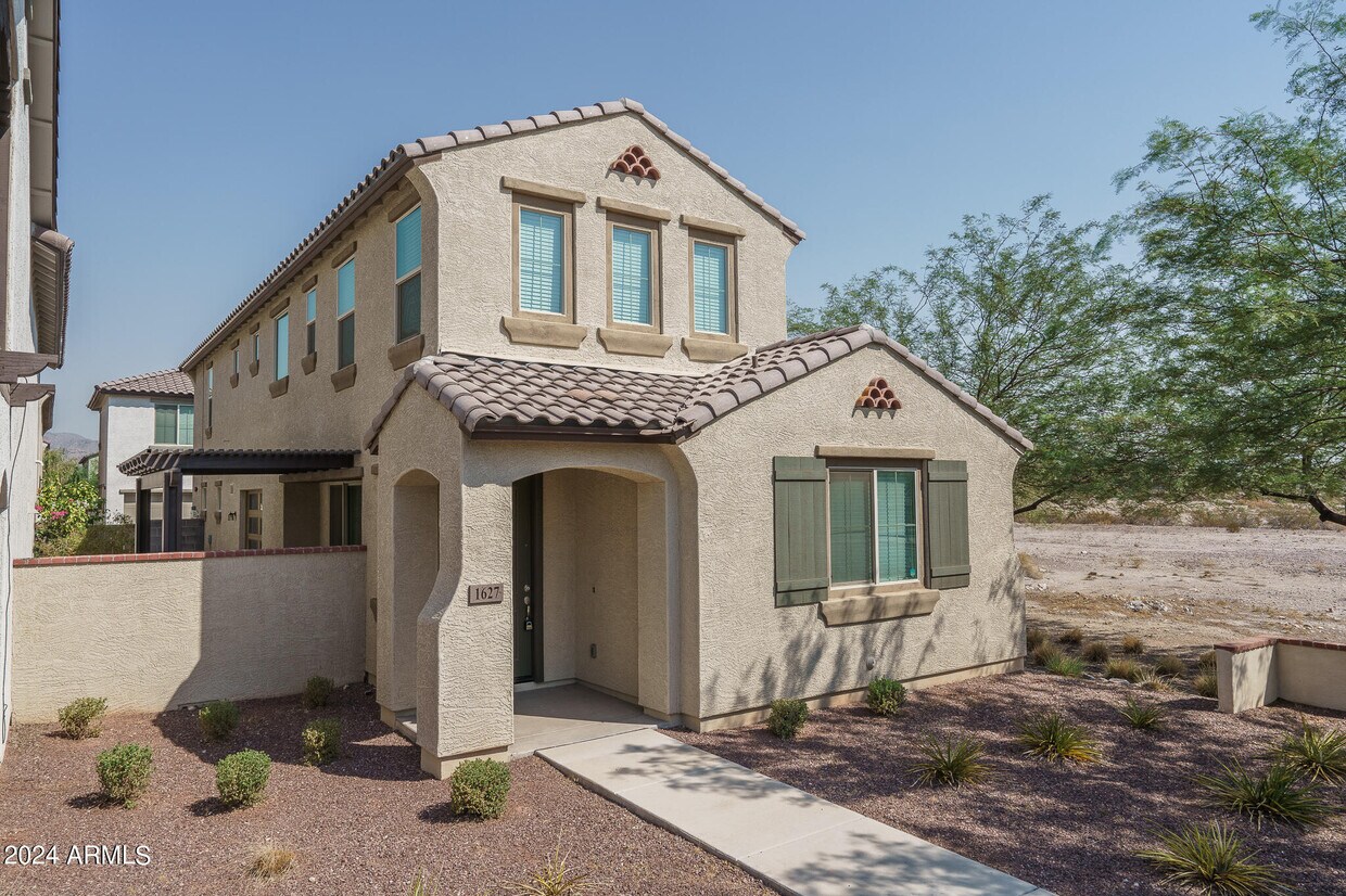 Foto principal - 1627 N 208th Ave