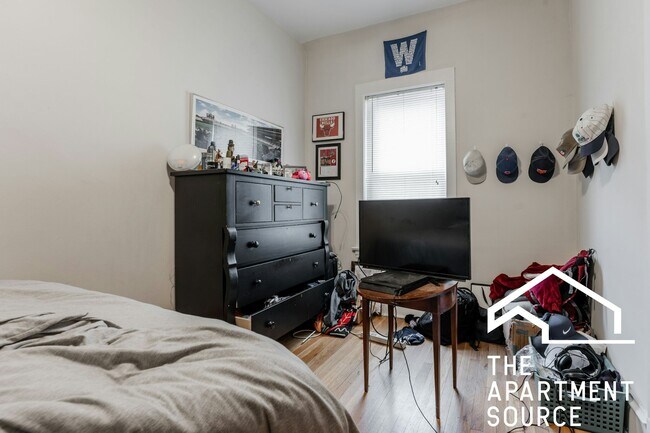 Foto del edificio - 3010 N Greenview Ave