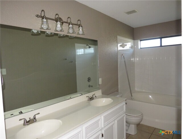 Building Photo - 3007 Dannen Ct