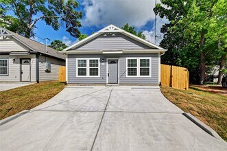 Building Photo - 8699 Sassafras