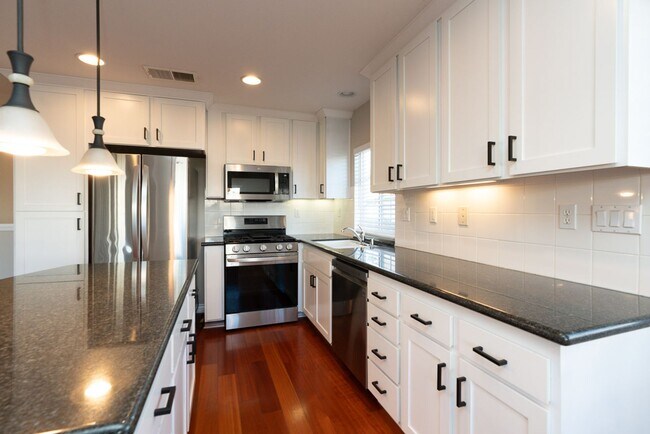 Foto del edificio - LOOK NO FURTHER!!! 2BDR/2 BATH CONDO IN OT...