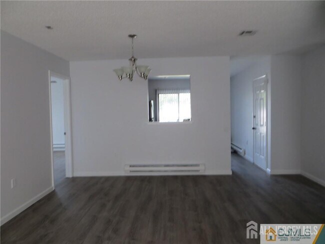 Foto del edificio - 631 Madison Dr