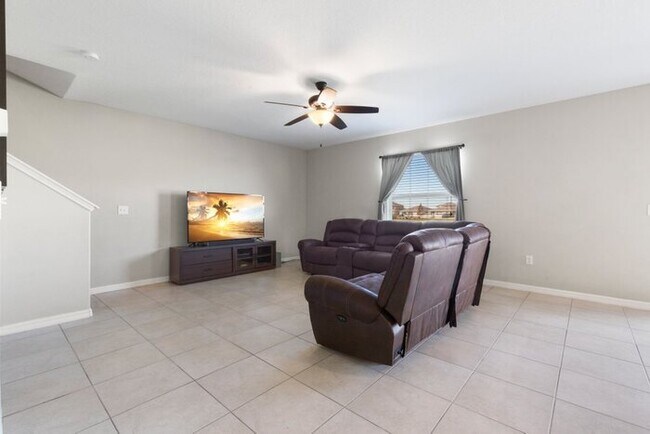 Building Photo - Come Rent this LIKE NEW Home in Fern Hill!