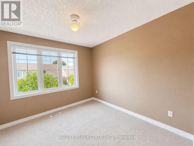 Building Photo - 555 Grasslands Ct