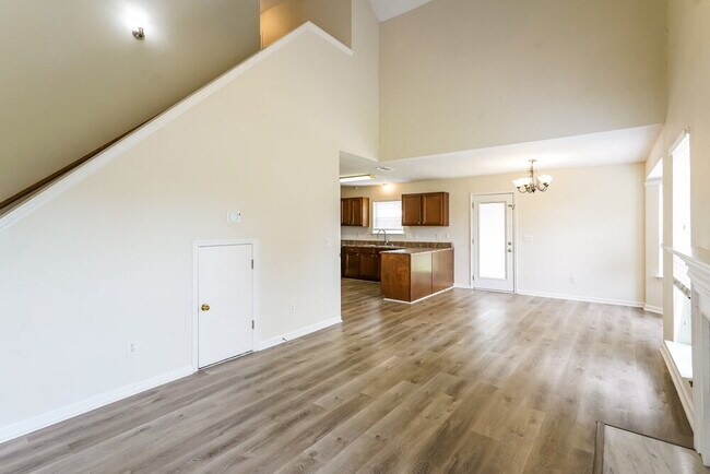 Foto del edificio - 608 Birchbrook Ct