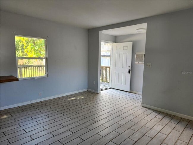 Building Photo - 422 NW 9th Ave