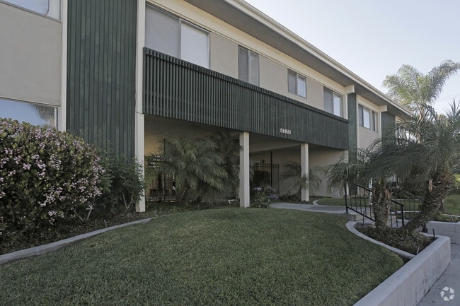 Building Photo - 6330 Newlin Ave.