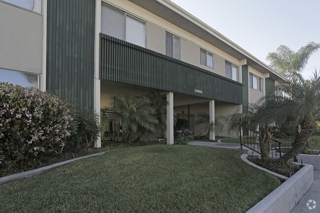 Foto del edificio - 6330 Newlin Ave.