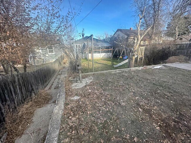 Building Photo - 1104 5th St