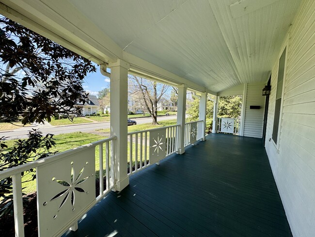 Building Photo - 506 Mayes Ave