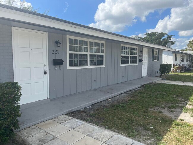 Building Photo - 351 Silver Beach Rd