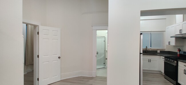 Building Photo - 1331 S Park Ave