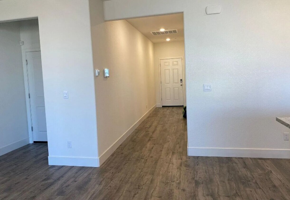 Foto del edificio - Beautiful Single Story Home Ready To Be Called Home!