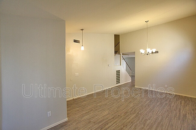Foto del edificio - 12421 W Denton Ave