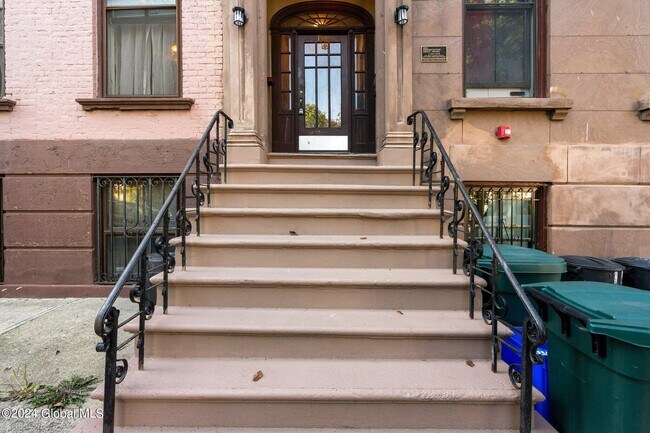 Foto del edificio - 10 Hall Pl