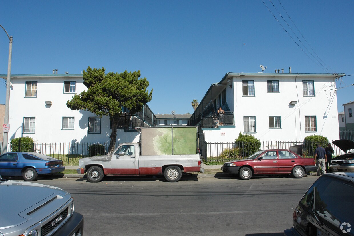 Building Photo - 4233 Burns Ave