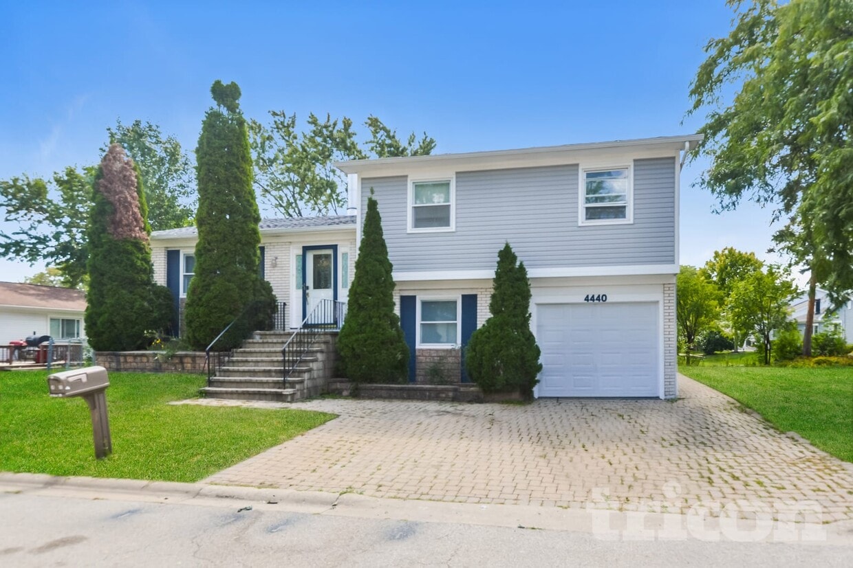 Foto principal - 4440 Trailside Ct