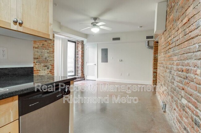 Building Photo - 1321 1/2 E. Main St.