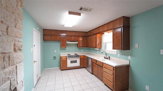 Building Photo - 110 Black Forest Dr