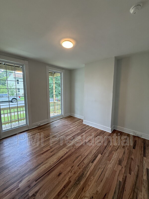 Building Photo - 1812 3rd Ave