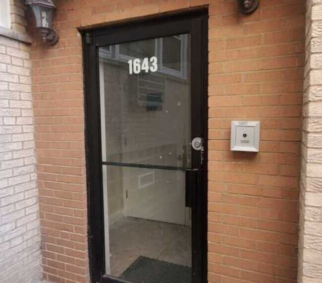 Foto del edificio - 1643 W Sherwin Ave
