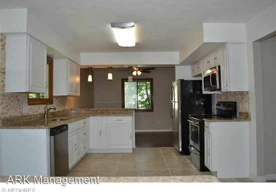 Building Photo - 3 br, 2.5 bath House - 2540 Charney Rd