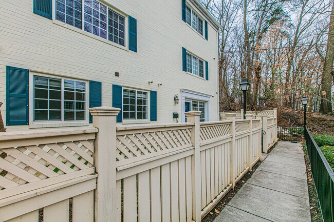 Foto del edificio - 5216 Maris Ave