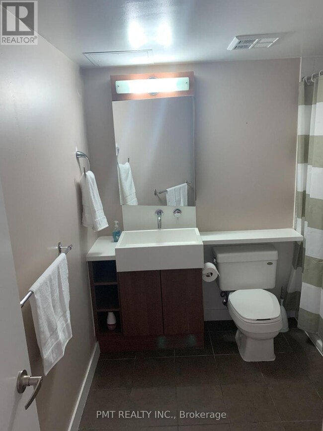 Building Photo - 11-1511 Brunel Ct