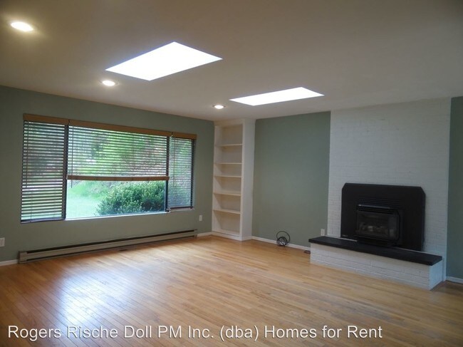 Foto del edificio - 1275 Silver Lake Rd