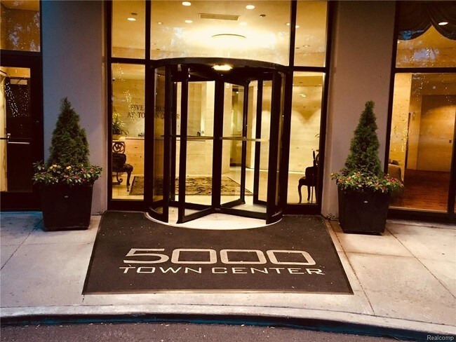 Foto del edificio - 5000 Town Center Dr