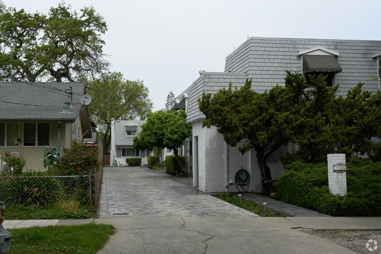 Primary Photo - 736 Madison Ave