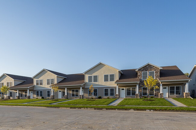Building Photo - 3326 Glenbrook Cir S