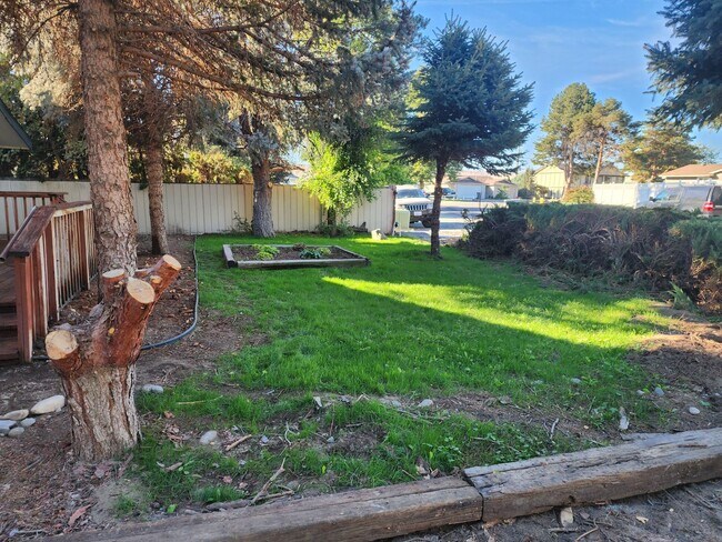 Building Photo - Newly updated home in Kennewick