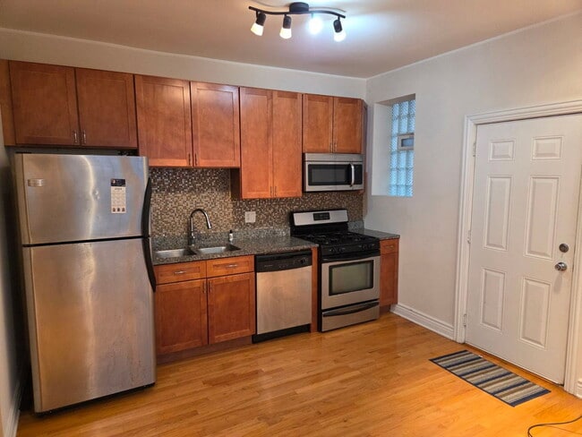 Foto del edificio - 5902 W Madison St