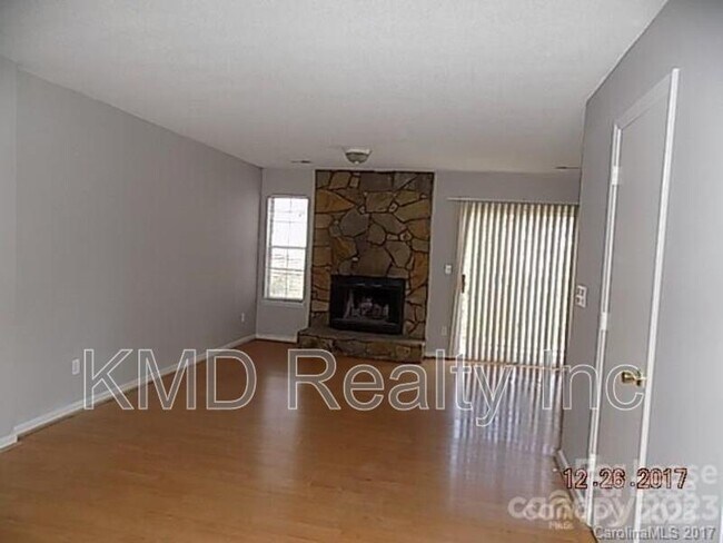 Foto del edificio - 6425 Windsor Gate Ln