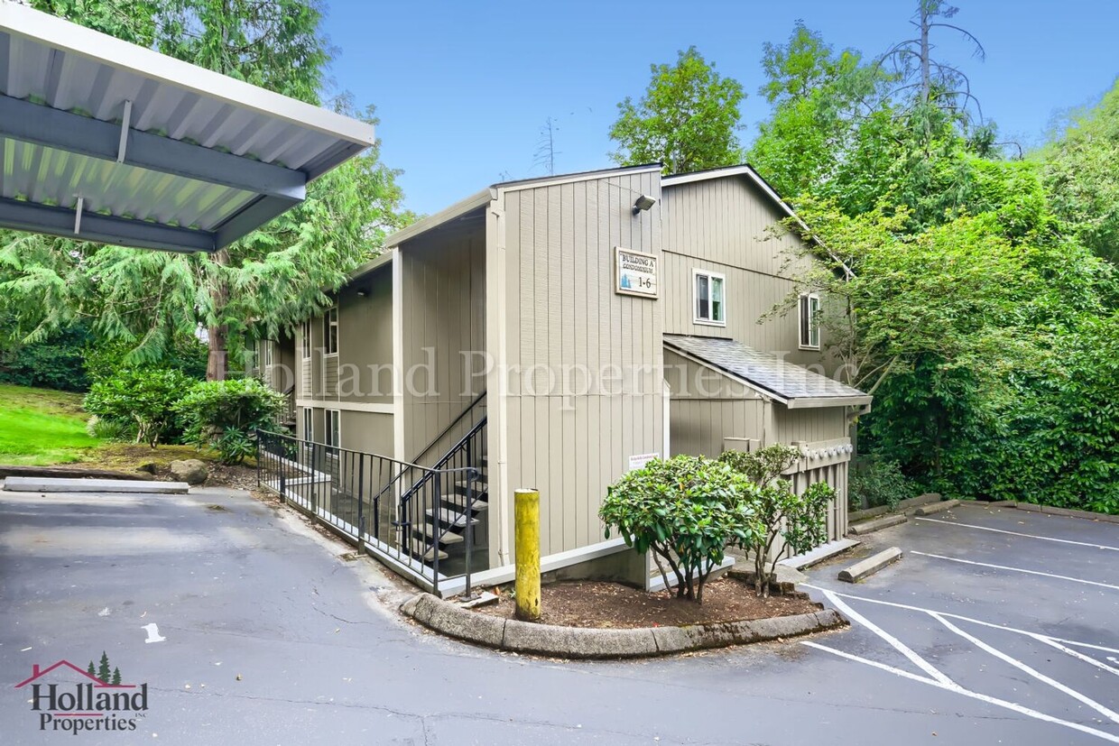 2BR Portland Home | Skylight, Wood Fireplace & Screened Porch - 2BR Portland Home | Skylight, Wood Fireplace & Screened Porch