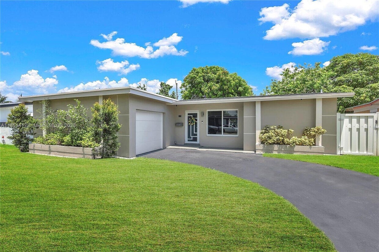 Foto principal - 6531 NW 24th Pl