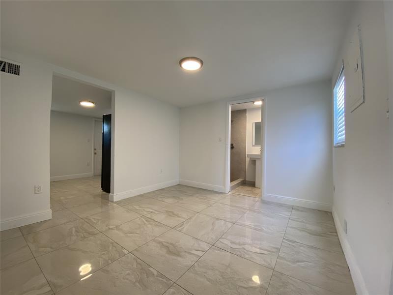 Foto del edificio - 2250 NW 103rd St