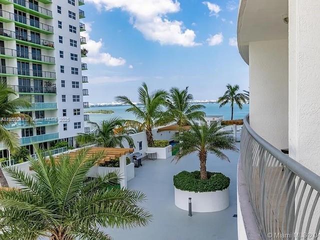 Building Photo - 1750 N Bayshore Dr