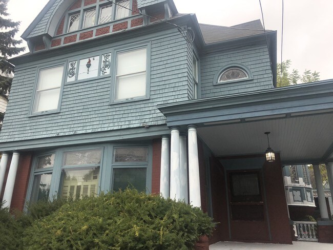 Building Photo - 130 Main St