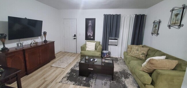 Foto del edificio - 680 SW 7th Ave