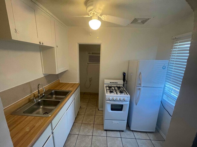 Building Photo - 563 S 1st Ave