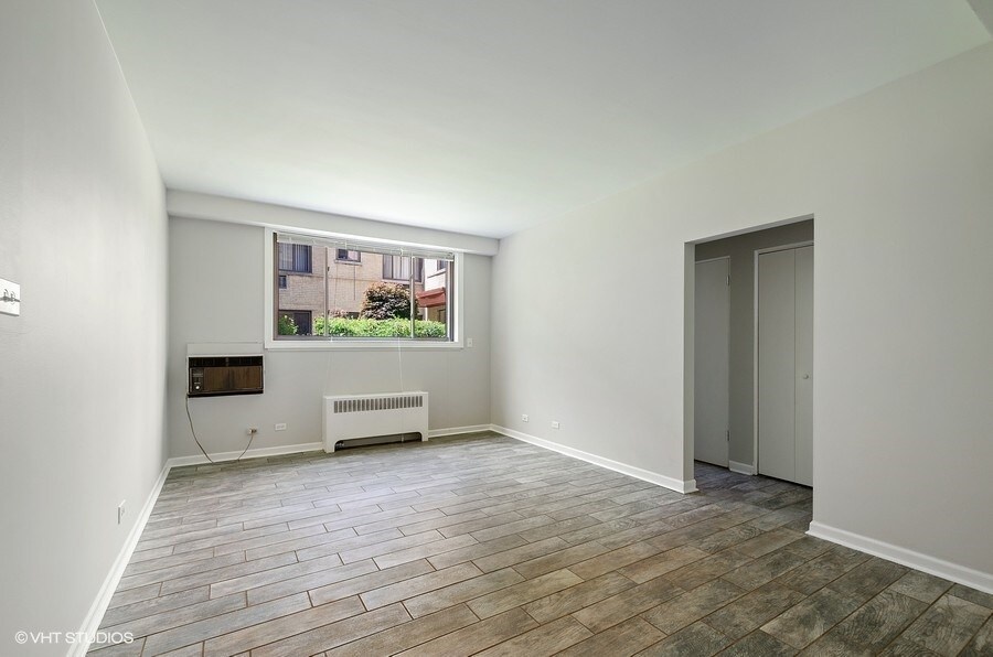 Primary Photo - 2032 W Jarvis Ave