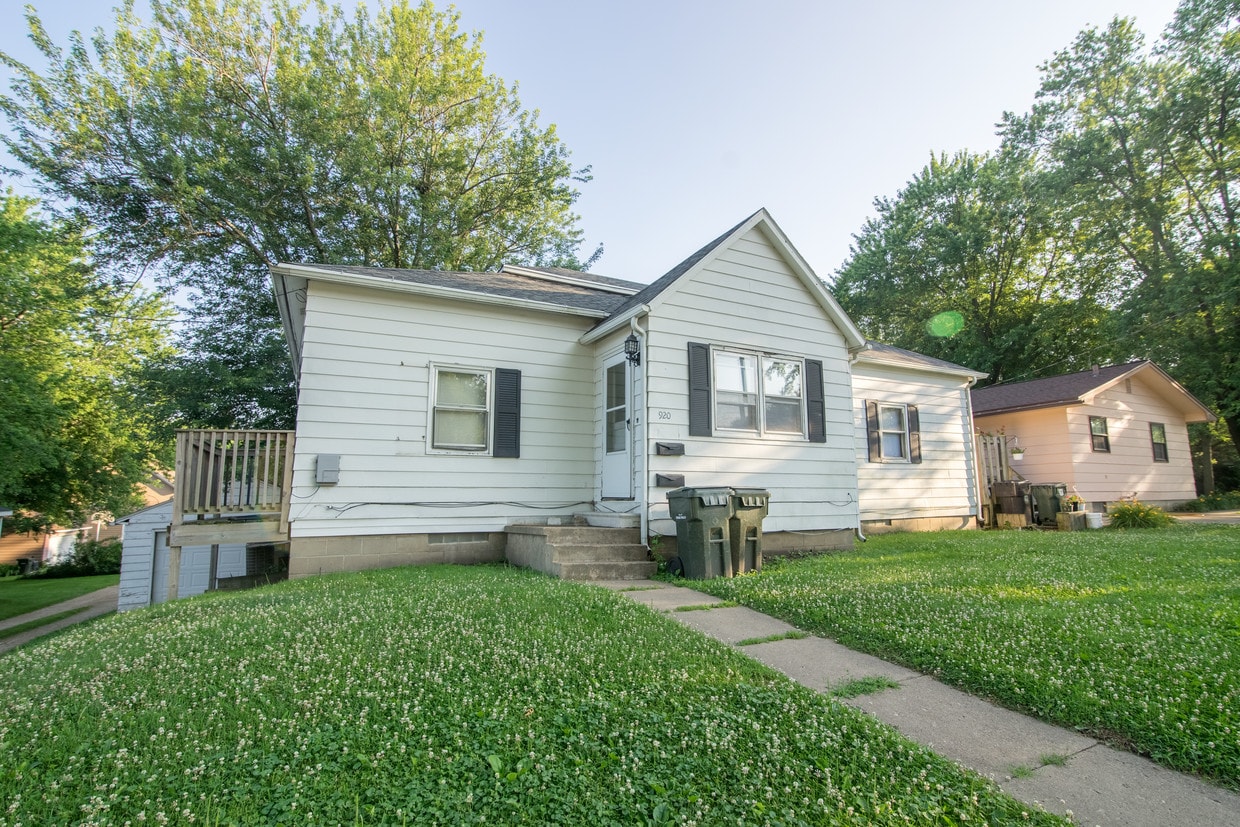 920 W 2nd St, Cedar Falls, IA 50613 Apartments in Cedar Falls, IA